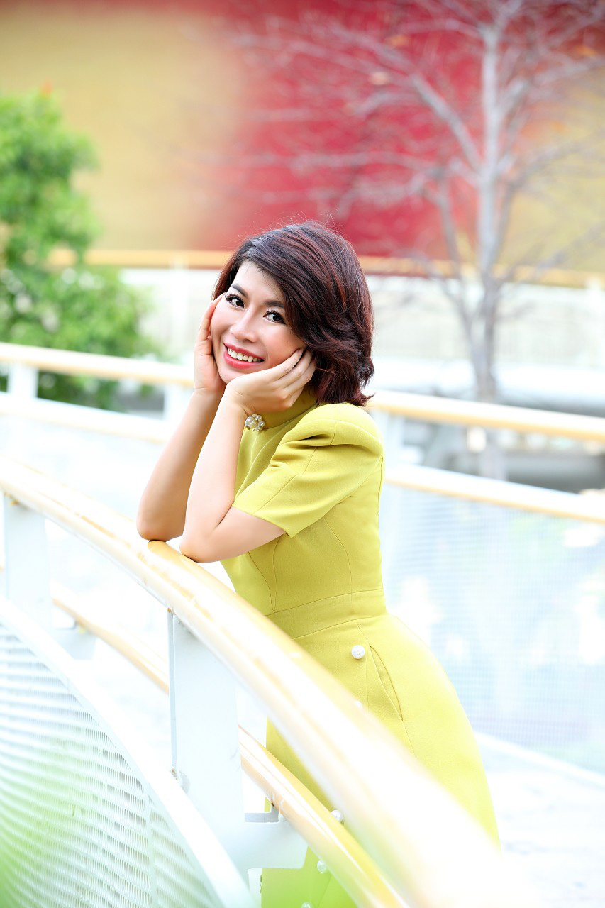 Diễn giả - MC Thi Thảo: Tự tin, sang trọng với thiết kế Phoenix_V của siêu mẫu Vũ Thu Phương - Ảnh 4.