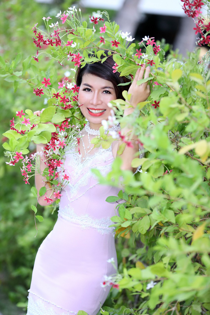 Diễn giả - MC Thi Thảo: Tự tin, sang trọng với thiết kế Phoenix_V của siêu mẫu Vũ Thu Phương - Ảnh 5.