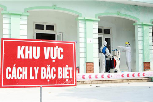 Hàng rong lọt vào khu cách ly Covid-19: Ai có thể bị xử lý hình sự?