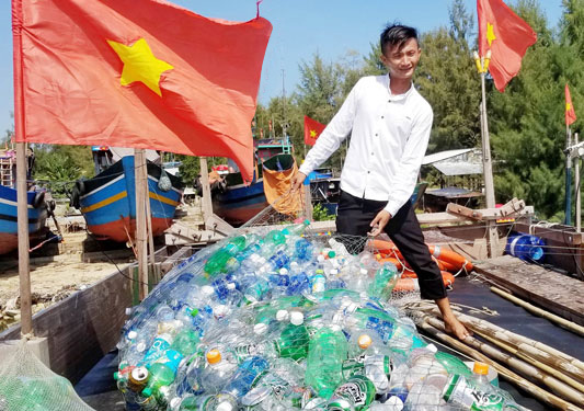 Trọn đời bám biển: Thủ lĩnh giữa biển khơi