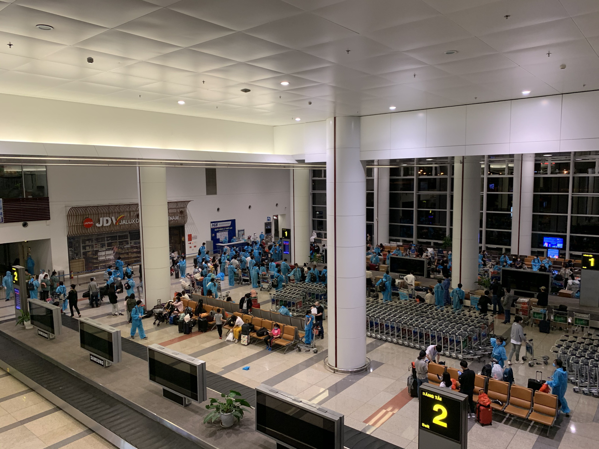 Đưa hơn 340 người Việt từ Washington DC về Nội B&agrave;i - Ảnh 14.