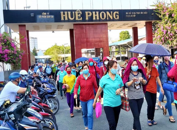Quyền lợi của 2.200 công nhân Huê Phong mất việc giải quyết thế nào?