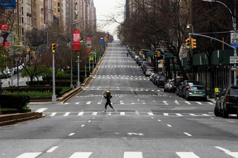 New York khởi sắc: Số ca tử vong v&igrave; Covid-19 xuống dưới 100 người/ng&agrave;y - Ảnh 1.