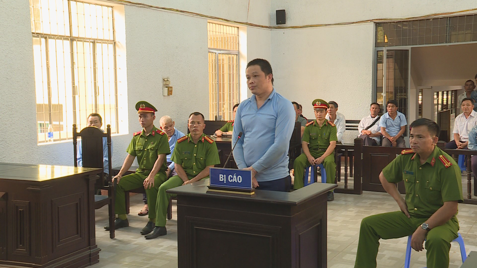Y án tử hình kẻ phóng hỏa đốt nhà người tình làm 2 người chết