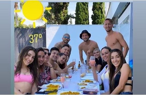 Cầu thủ CLB Sevilla đối mặt án phạt nặng vì tụ tập ăn nhậu