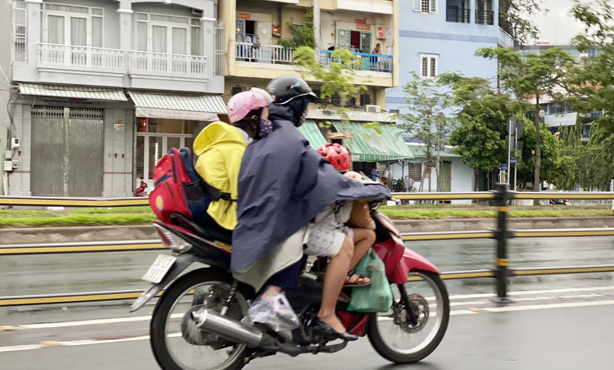 To&agrave;n TP HCM xuất hiện mưa,  xua tan oi bức - Ảnh 3.