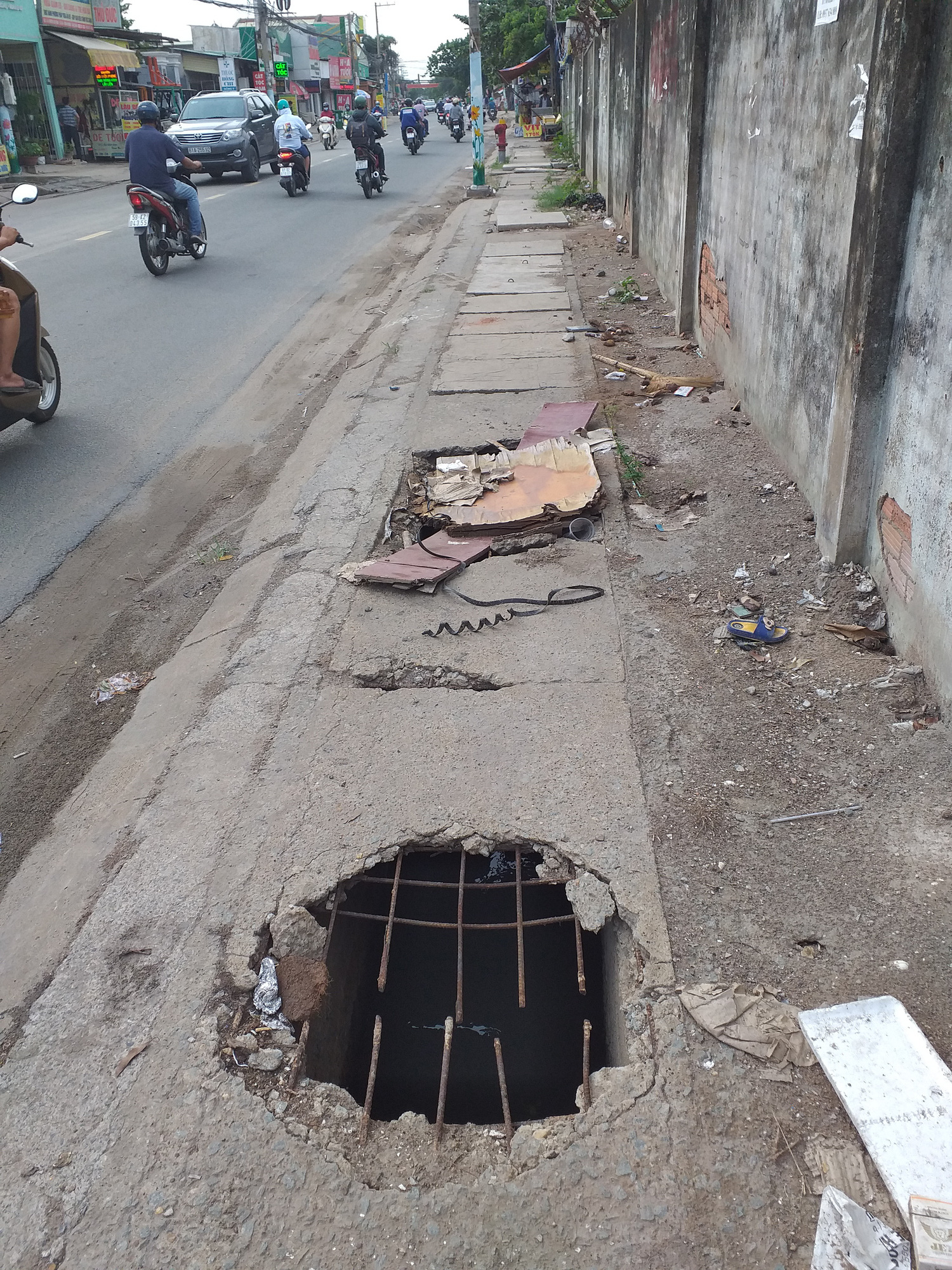 Bẫy tr&ecirc;n đường - Ảnh 1.