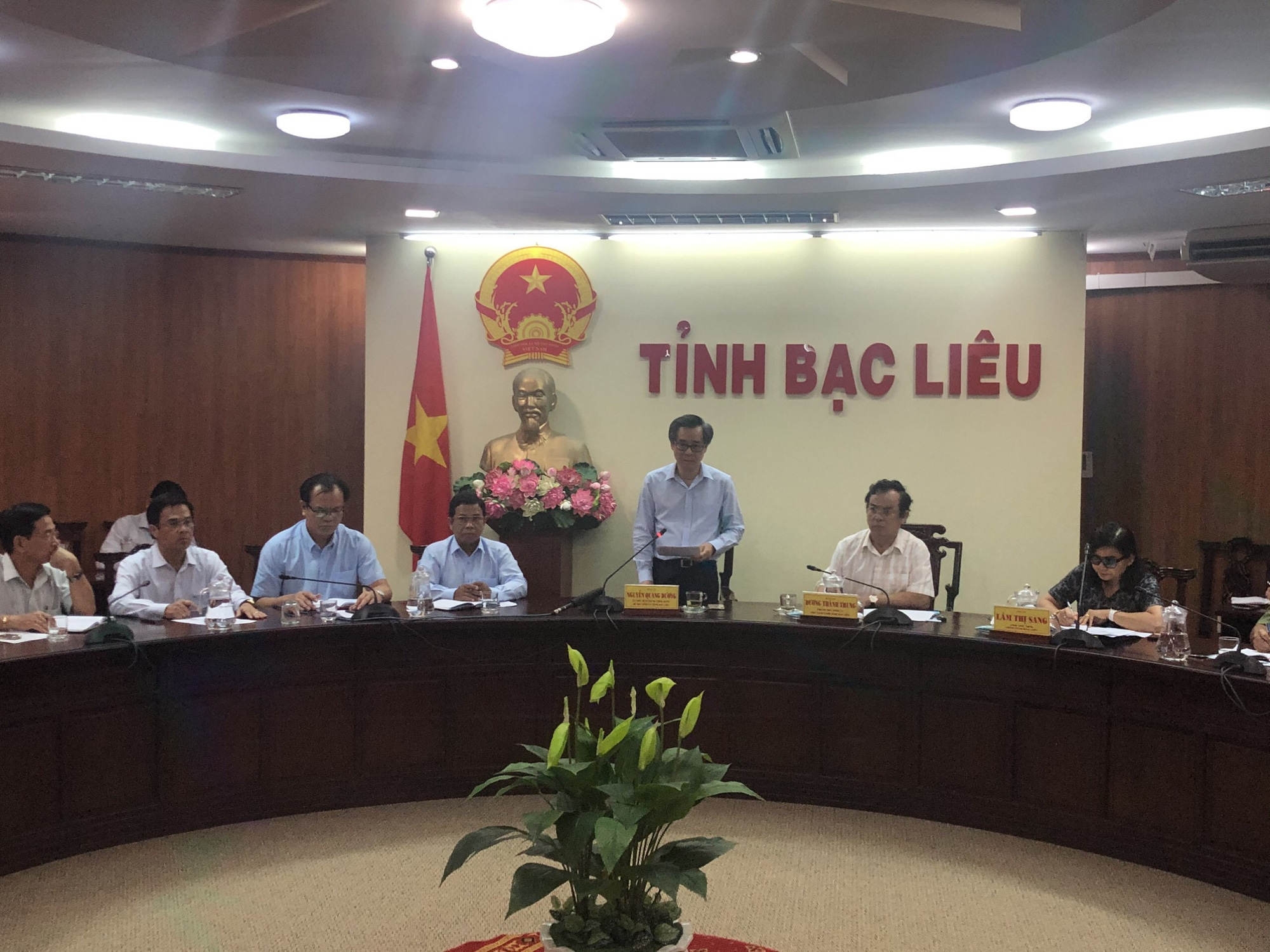 Vụ hàng rong lọt vào khu cách ly Covid-19: Nhiều cán bộ bị tạm dừng công tác