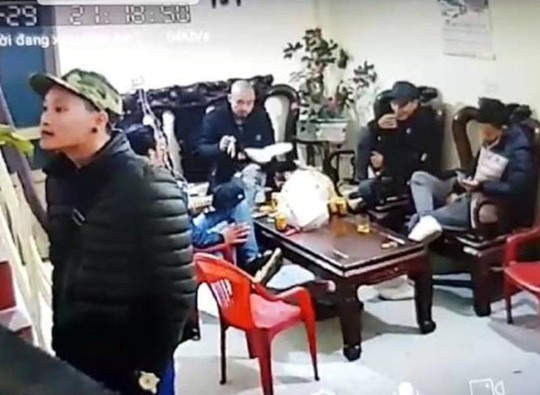 Cấm hay không cấm dịch vụ đòi nợ thuê làm "nóng" phiên thảo luận tại Quốc hội