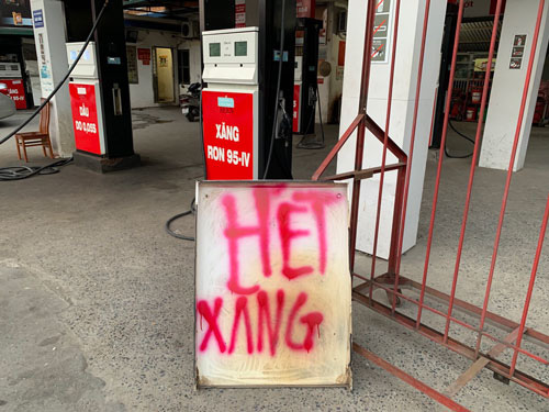 Truy việc găm hàng, chờ xăng tăng giá
