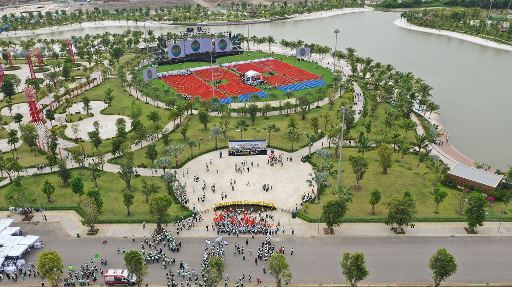 Vinhomes Grand Park ra qu&acirc;n, t&aacute;i khởi động thị trường bất động sản TP HCM - Ảnh 2.