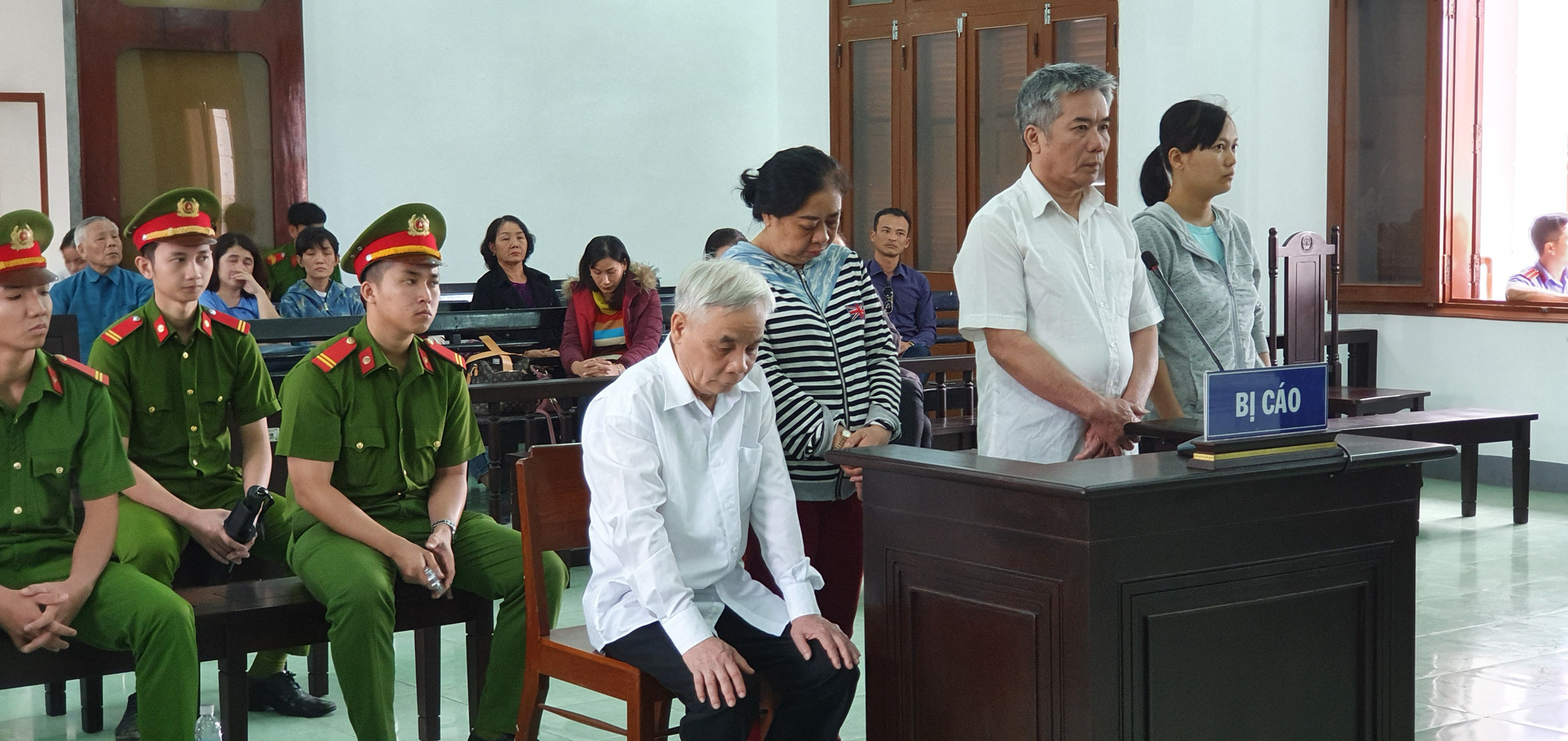 Nguyên Chánh án tỉnh Phú Yên can tội tham ô tài sản được giảm án - Ảnh 2.