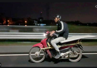 Sự thật gã đàn ông chuyên chạy sau xe của phụ nữ