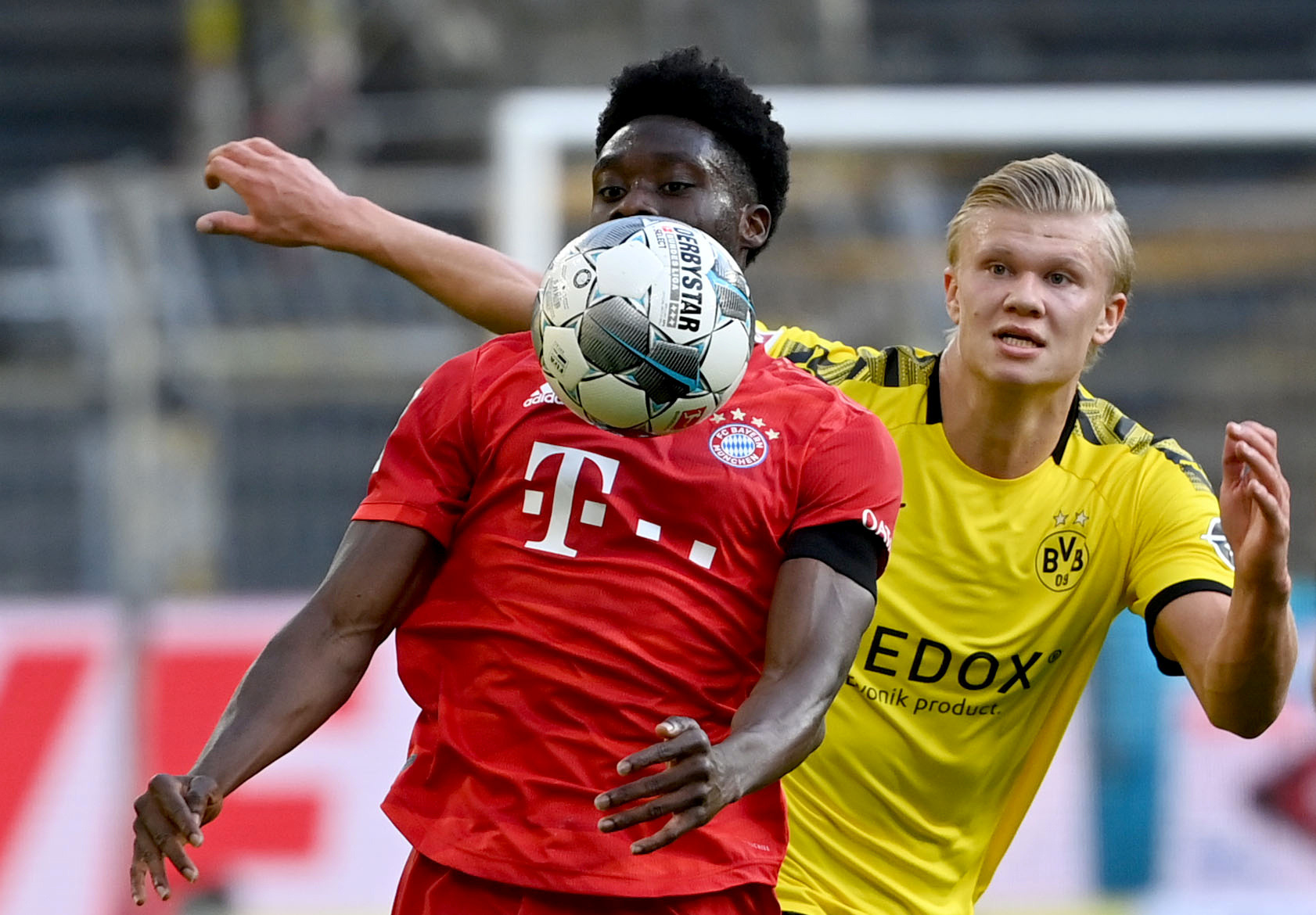 Alphonso Davies: Cậu bé Ghana di dân tỏa sáng ở Bundesliga - Ảnh 1.