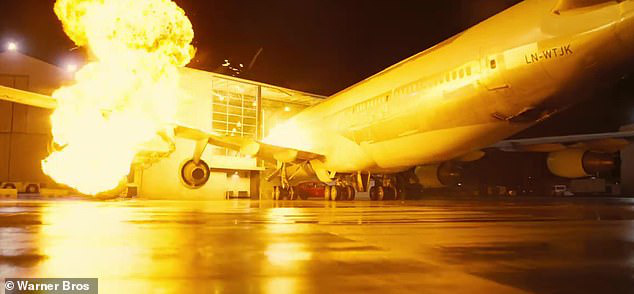Đạo diễn phim “Tenet” mua Boeing 747 quay cảnh nổ tung máy bay