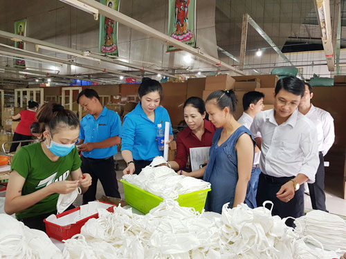 Giữ chân công nhân không chỉ bằng phúc lợi