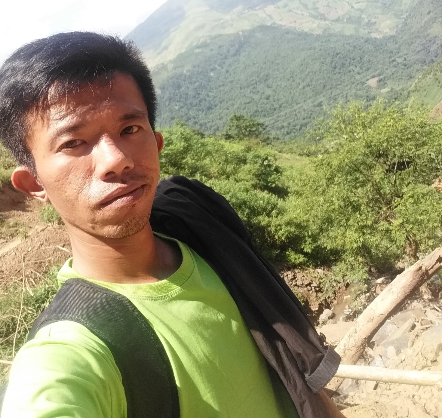 Chàng trai đi bộ hàng ngàn km để giúp đỡ trẻ em bất hạnh - Ảnh 1.