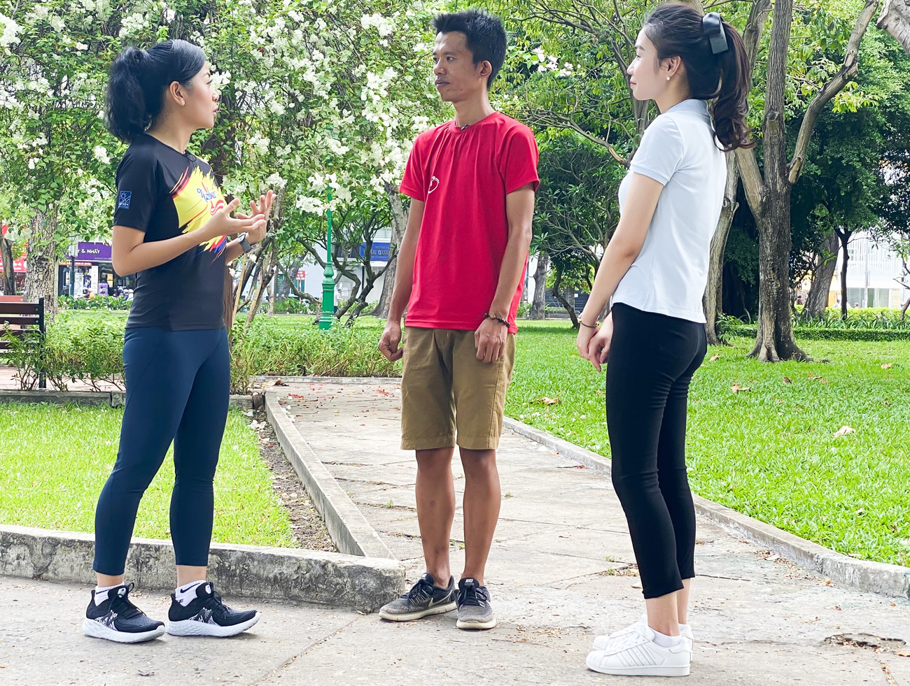 Chàng trai đi bộ hàng ngàn km để giúp đỡ trẻ em bất hạnh - Ảnh 3.