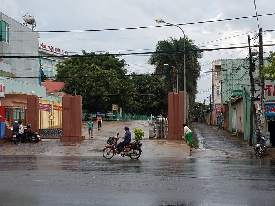Trung tá công an bị chém trọng thương khi giải cứu 1 thiếu nữ