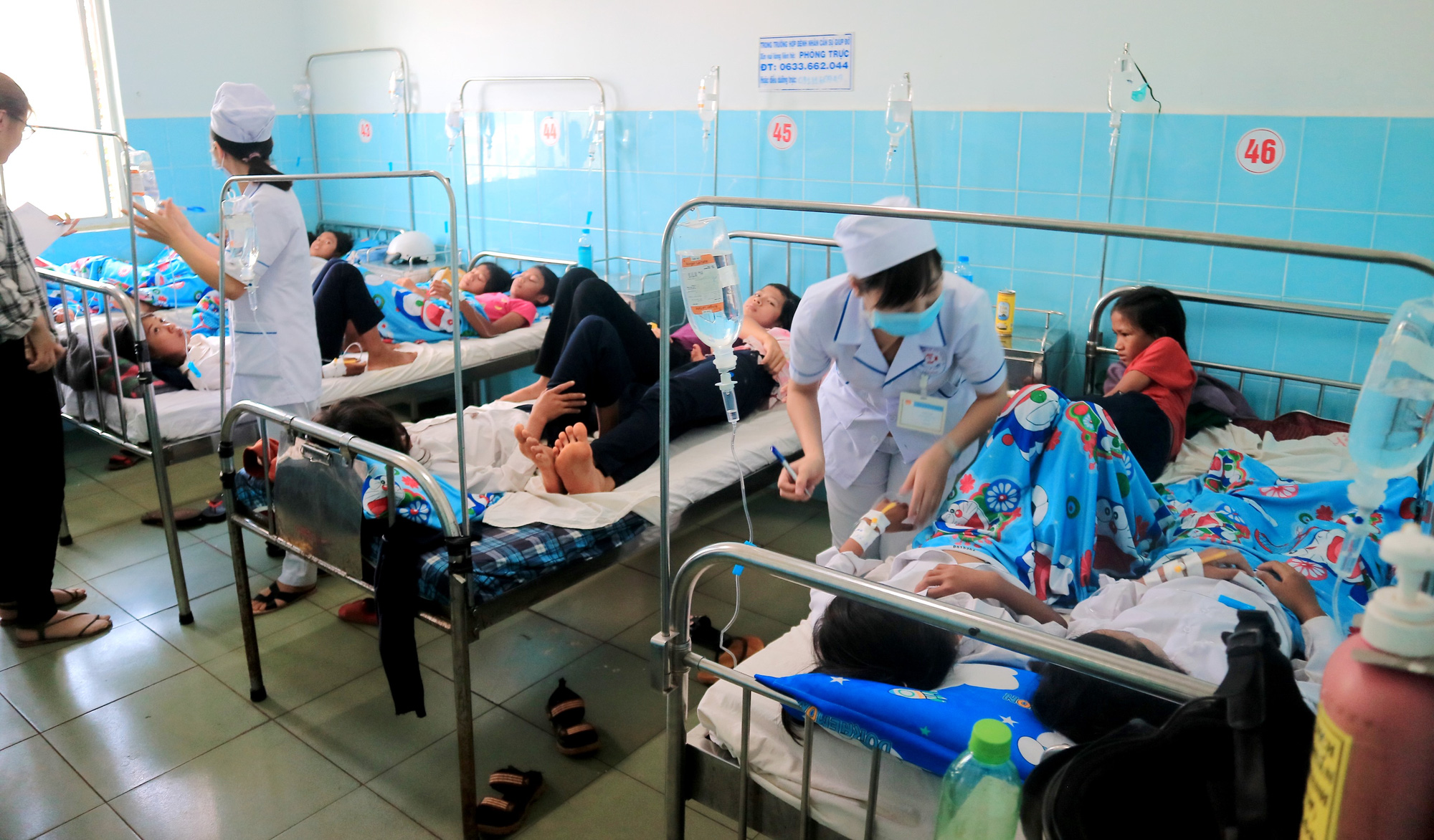 135 học sinh nhập viện sau khi ăn bánh mì từ thiện tại trường