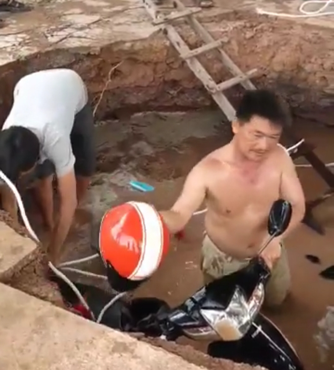 Hố tử thần xuất hiện trong sân trường học - Ảnh 3.
