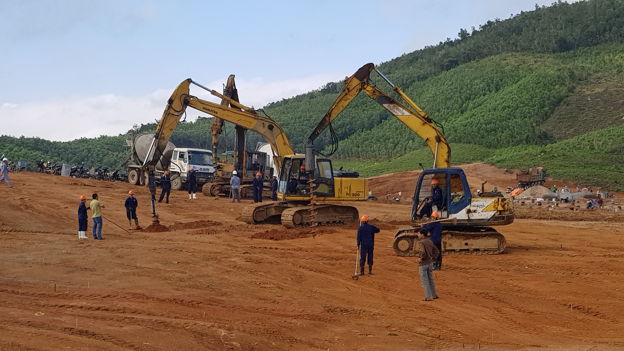 Kh&ocirc;ng n&ecirc;n ph&aacute; rừng l&agrave;m điện mặt trời - Ảnh 1.