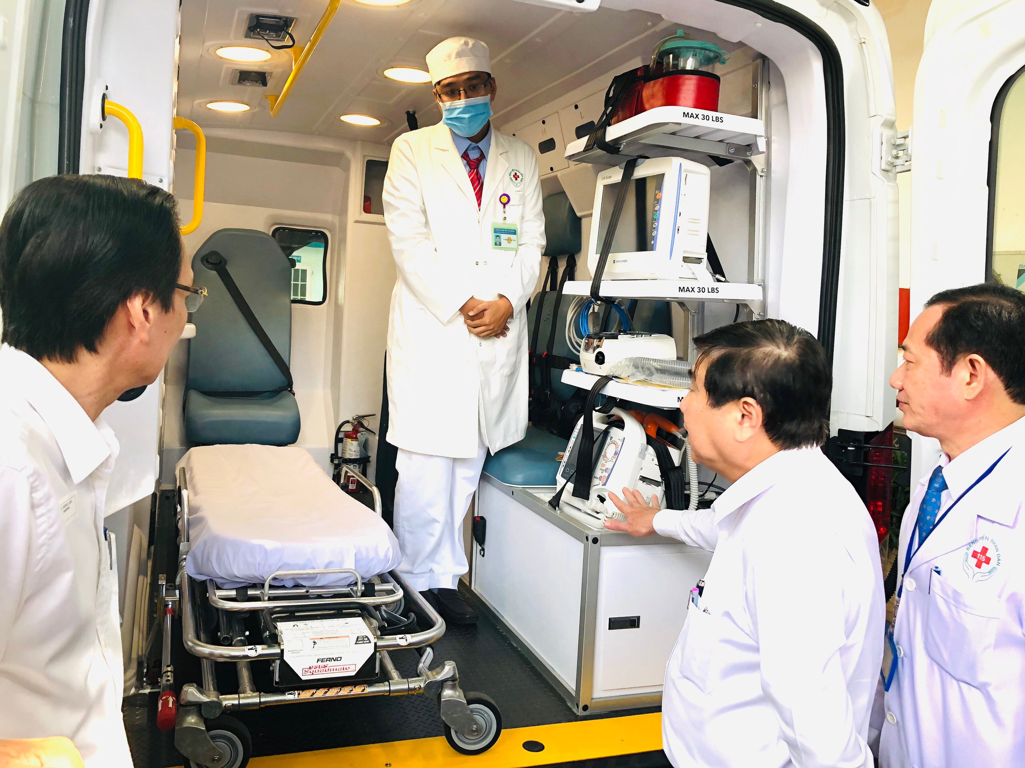 Bệnh viện Nh&acirc;n d&acirc;n 115 được tiếp sức trong ph&ograve;ng, chống dịch Covid-19 - Ảnh 2.