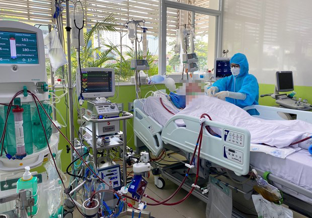Phi công người Anh tiếp tục phục hồi, phổi cải thiện thêm