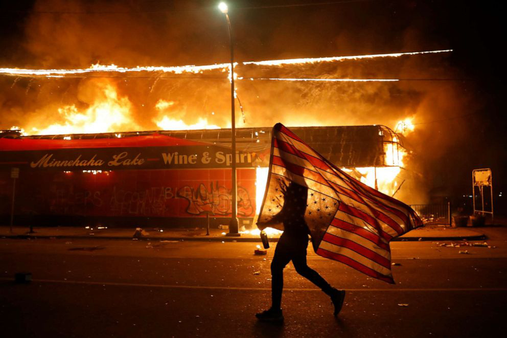 Tổng thống Trump cảnh báo quân đội có thể "nắm quyền kiểm soát" ở Minneapolis