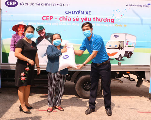 Chương trình "CEP - Chia sẻ yêu thương" đến với người lao động Bình Dương