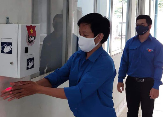 Thi thiết kế máy rửa tay sát khuẩn tự động
