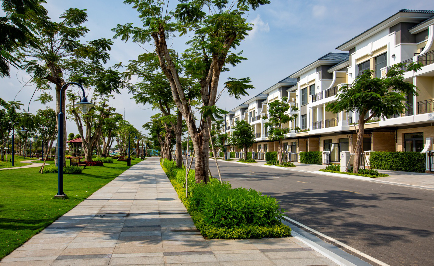 Nhà liên kế, biệt thự đang bàn giao hút khách trong quý II - Ảnh 2.