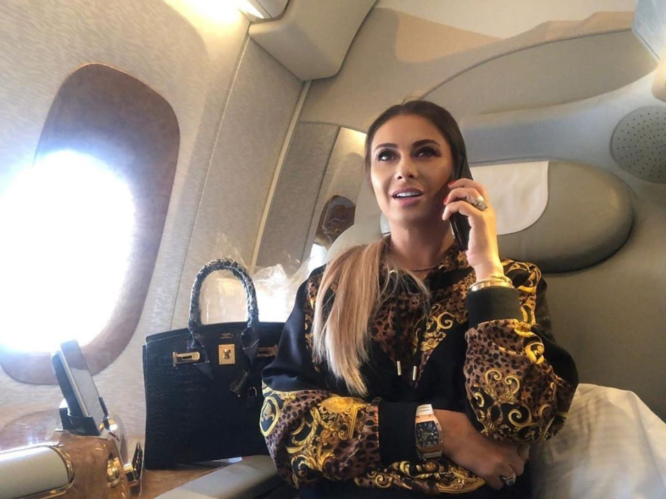 Cựu siêu mẫu playboy thành "bầu" bóng đá nức tiếng Romania