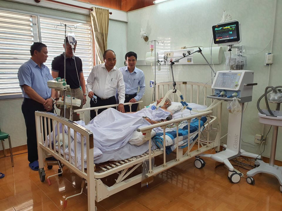 Thủ tướng Nguyễn Xuân Phúc thăm tướng tình báo Mười Hương