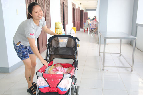 T&igrave;nh người ở khu c&aacute;ch ly b&agrave; bầu - Ảnh 1.