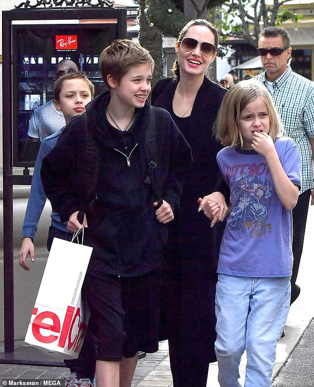 Brad Pitt tụ hội Pax Thiên và các con - Ảnh 5.