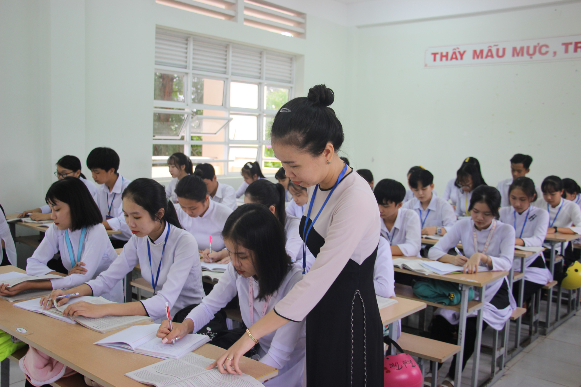 CLIP: Cô giáo trẻ ở Cà Mau tiết lộ lý do hát cải lương khi dạy truyện Kiều - Ảnh 4.