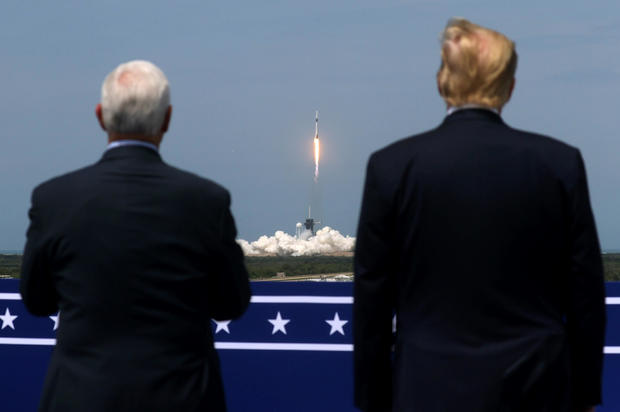 SpaceX đưa phi hành gia vào vũ trụ, Mỹ sắp thoát cảnh quá giang Nga? - Ảnh 2.