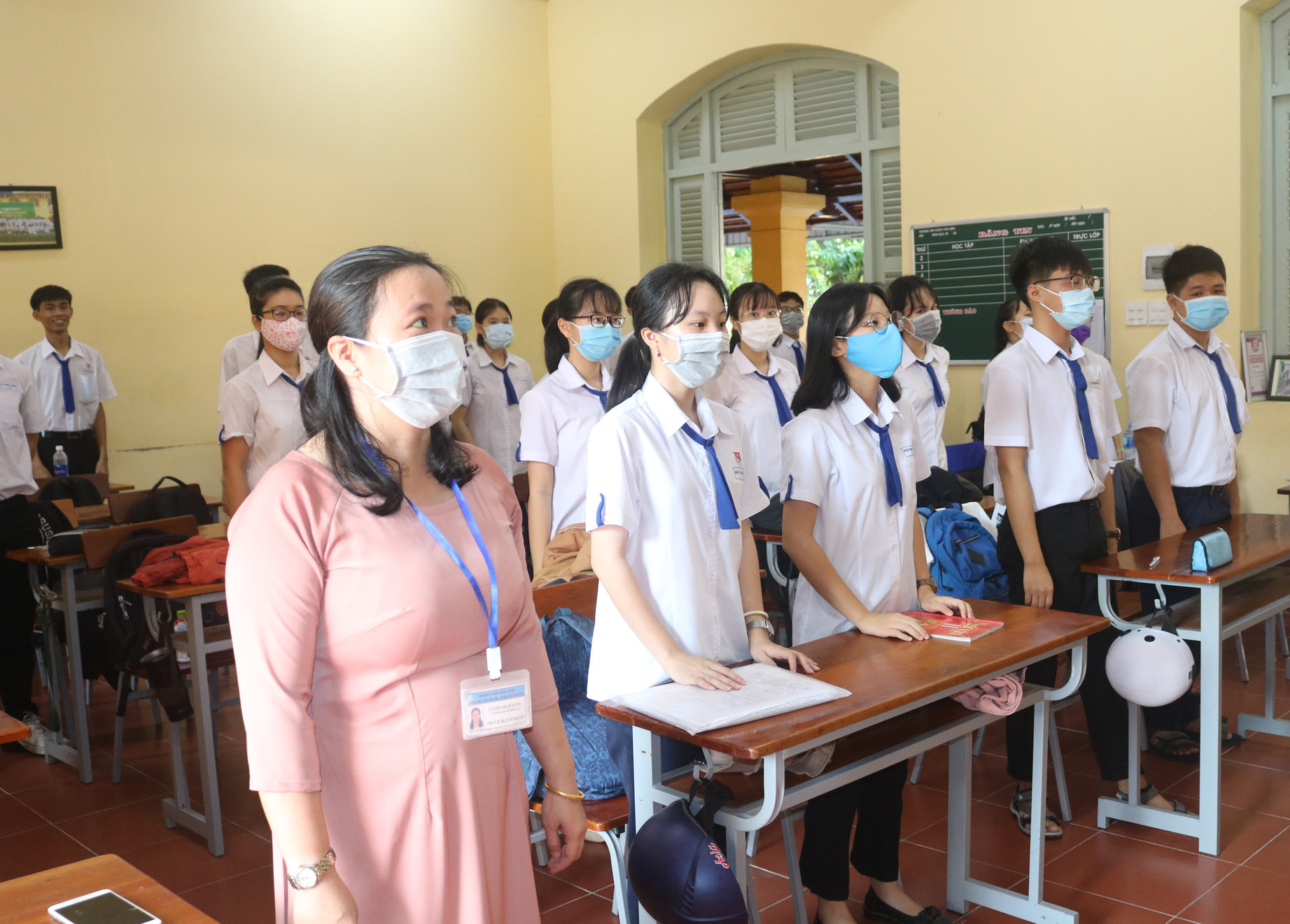 Học sinh khắp nơi háo hức trở lại trường