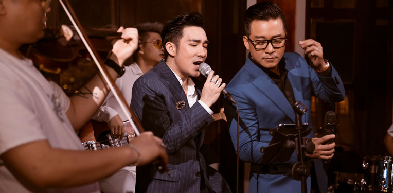 Live show online thu phí: Không dễ!