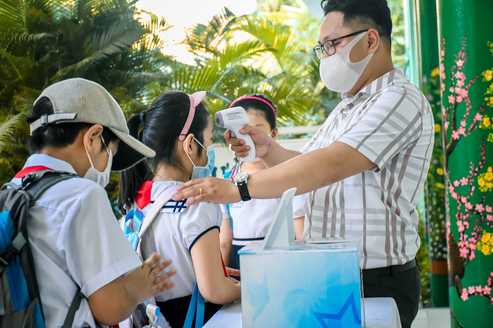 Học sinh Đà Nẵng trở lại trường học sau kỳ nghỉ dài do dịch Covid-19 - Ảnh 4.