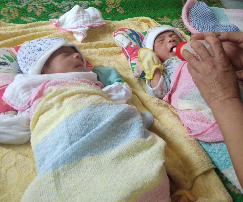 Người dân góp sữa nuôi 2 trẻ vừa sinh ra đã mất mẹ