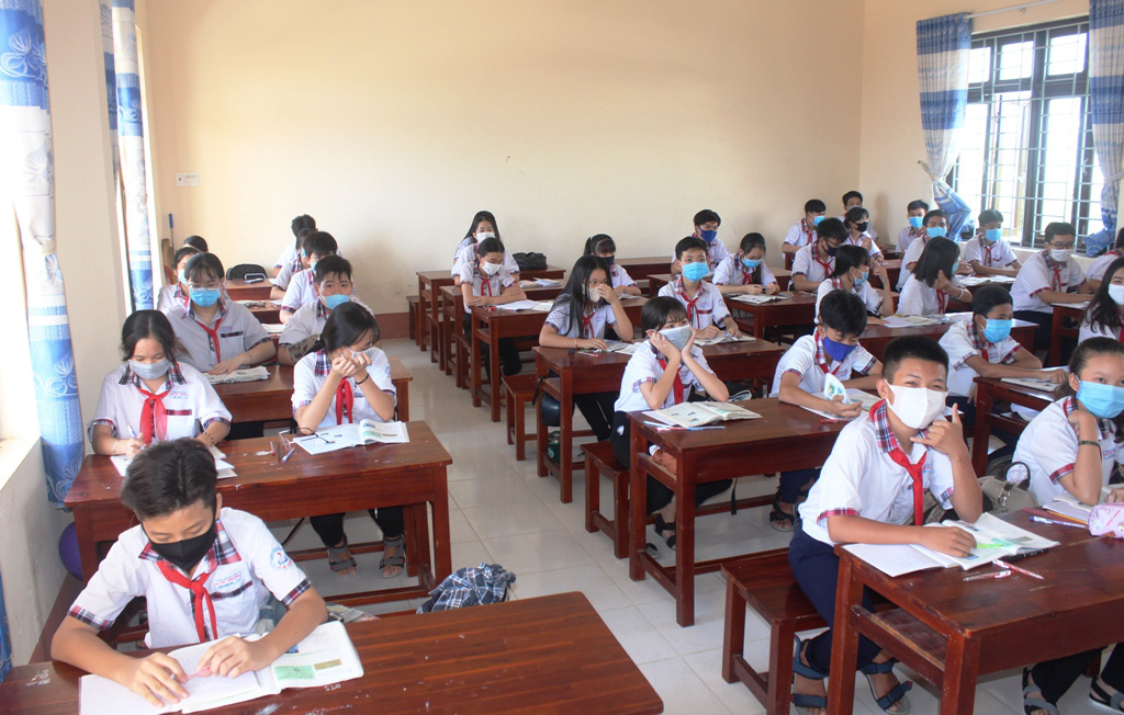 Học sinh khắp nơi háo hức trở lại trường - Ảnh 10.