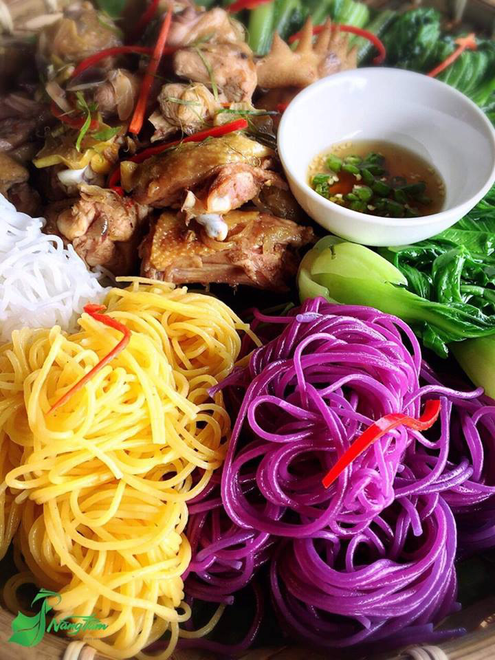 Thưởng thức bún làm từ ngô ở Phú Yên
