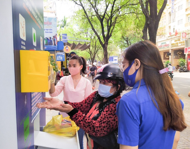 ATM thực phẩm miễn phí: Cảm ơn chương trình ý nghĩa - Ảnh 1.