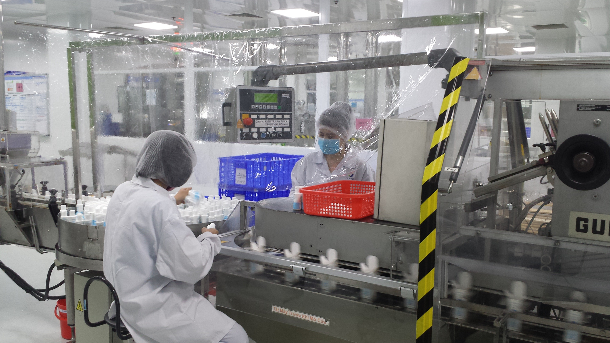 Nỗ lực làm việc trong mùa dịch Covid-19, công nhân Công ty CP Sanofi được thưởng 15% lương