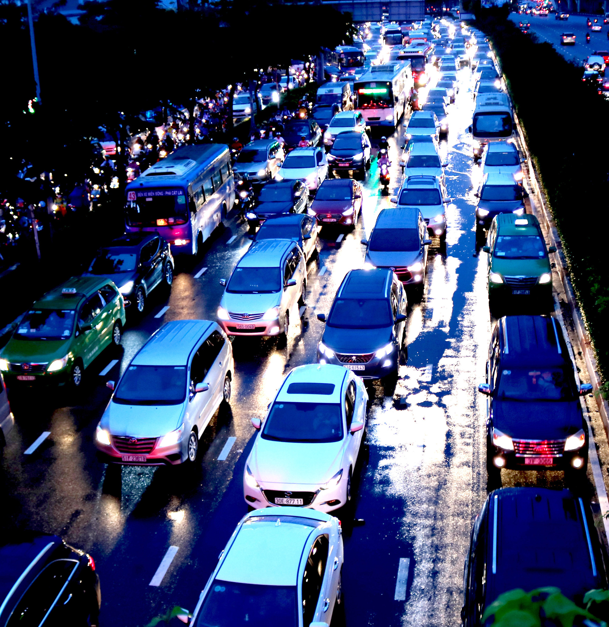 NÓNG: Nhiều đường một chiều ở TP HCM tổ chức thành 2 chiều về đêm