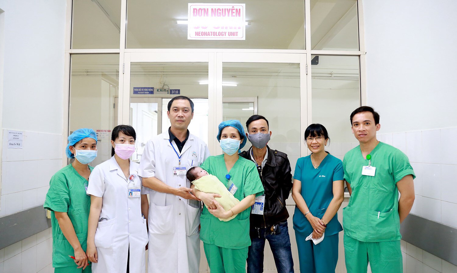 "Nghẹt thở" nong van động mạch phổi cho trẻ 5 ngày tuổi