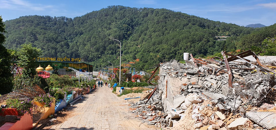 Cận cảnh tháo dỡ Khu du lịch Vườn thượng uyển bay chui ngay cửa ngõ Đà Lạt - Ảnh 2.
