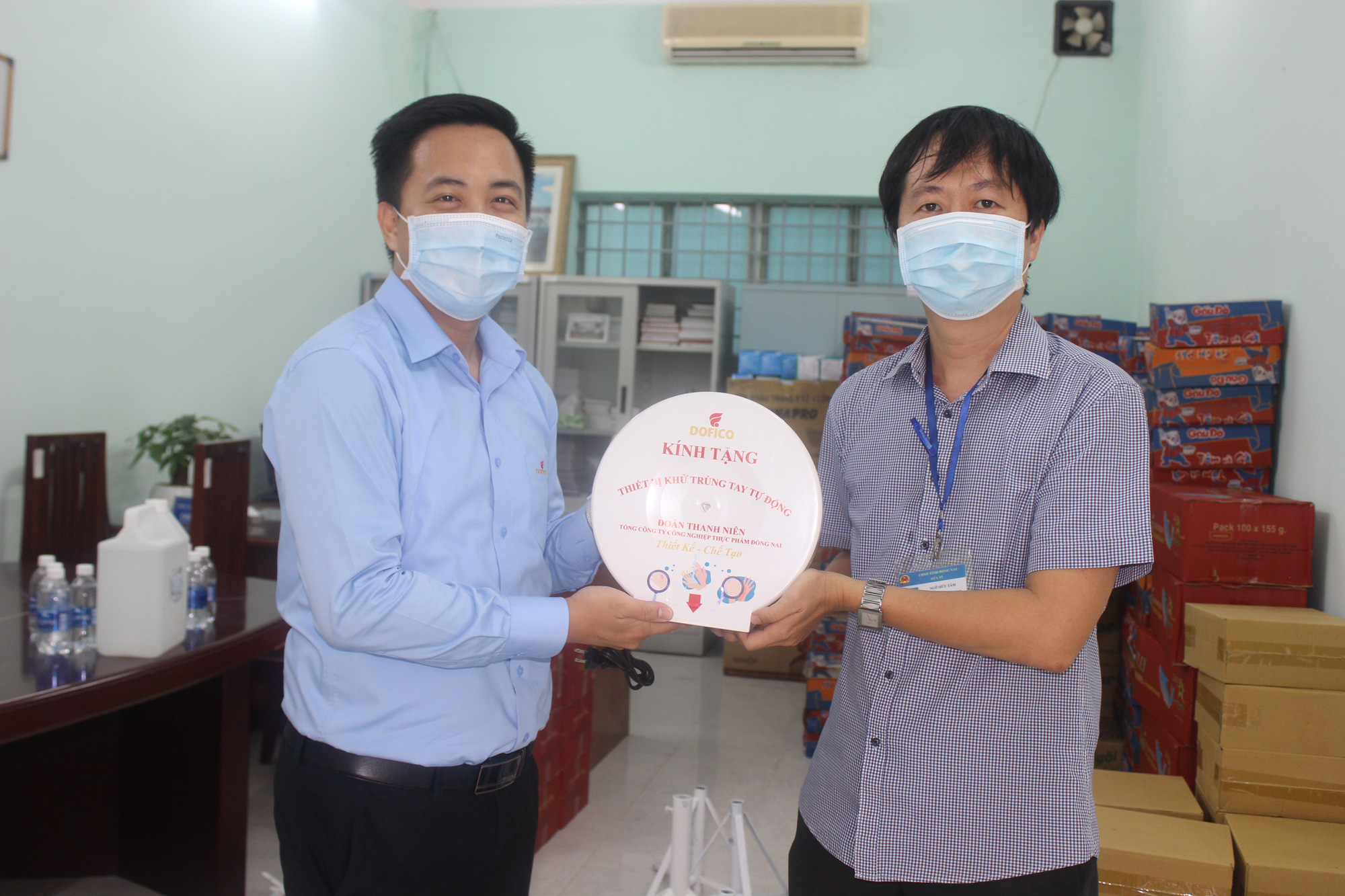 Đồng Nai: Khen thưởng đơn vị chế tạo thiết bị khử trùng tự động